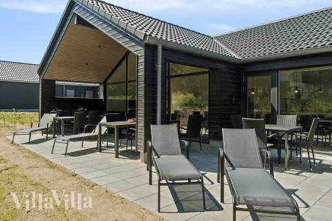 Das Luxusferienhaus Nr. 811 hat eine tolle Terrasse, die mit hochwertigen Gartenmöbeln für 16 Personen ausgestattet ist.