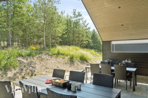 Genießen Sie einen Grillabend auf der Terrasse des Luxusferienhauses Nr. 811 in Ostjütland