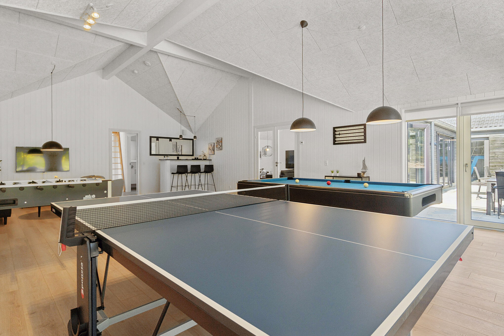 Neben den vielen schönen Stunden, die man im Poolbereich des Hauses verbringen kann, bietet das Luxusferienhaus 815 auch Spielevergnügen bei Billard/Tischtennis und Darts
