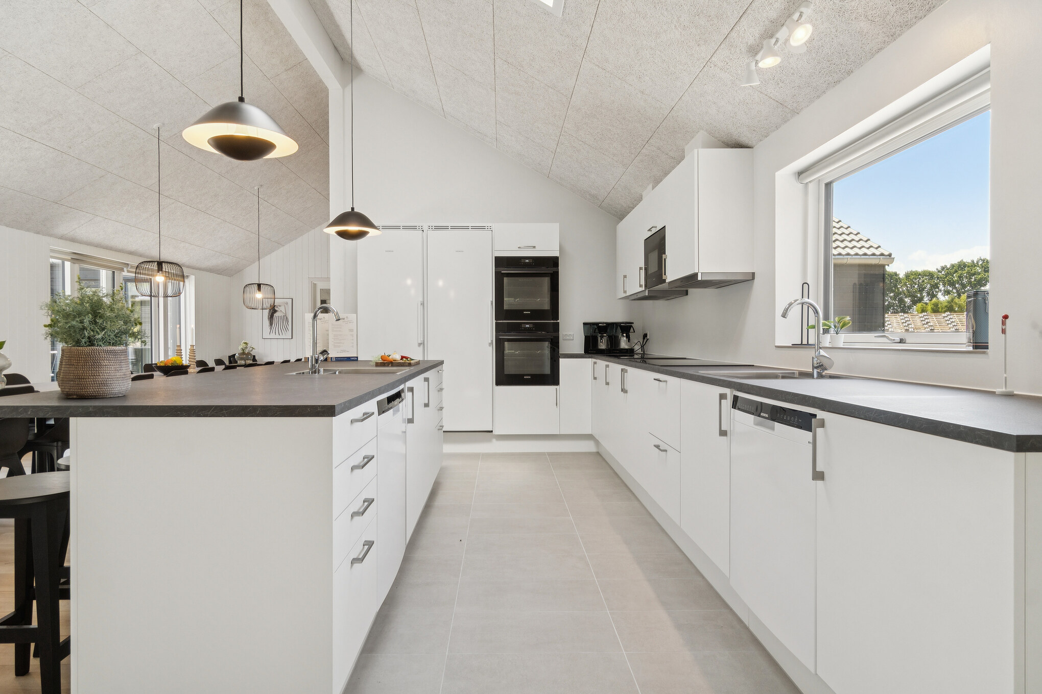 Die Küche in dem Luxusferienhaus Nr. 815 ist so gut ausgestattet, dass man problemlos Mahlzeiten für 26 Personen zubereiten kann.