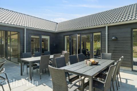 Das Luxusferienhaus Nr. 815 hat eine tolle Terrasse, die mit hochwertigen Gartenmöbeln für 26 Personen ausgestattet ist.