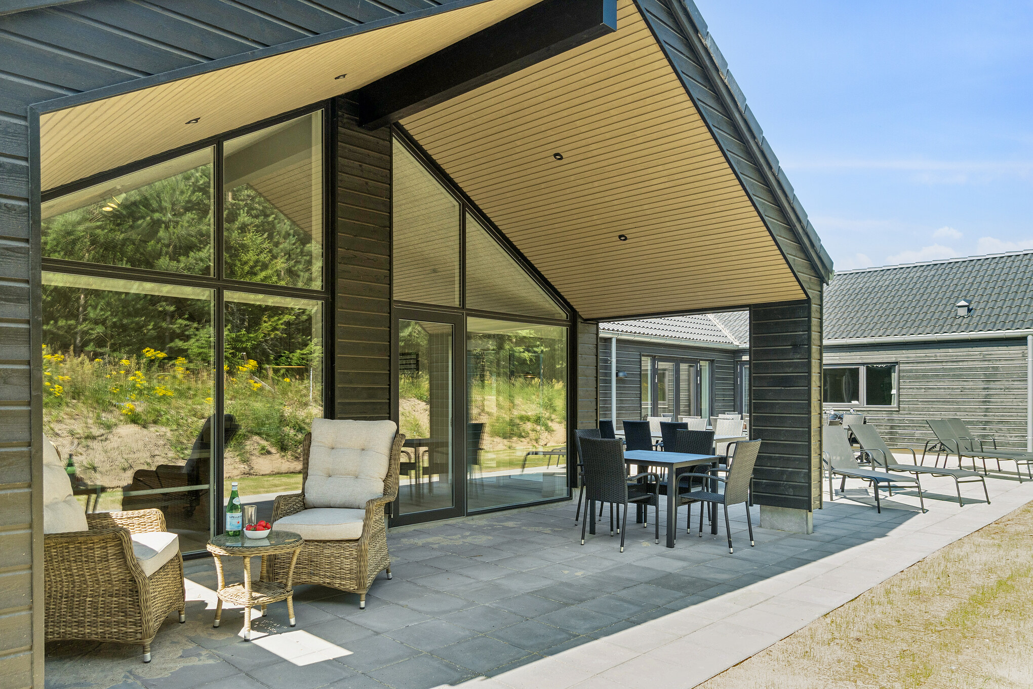 Auf der Terrasse des Ferienhauses Nr. 815 ist Platz für 26 Personen.
