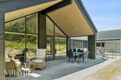 Auf der Terrasse des Ferienhauses Nr. 815 ist Platz für 26 Personen.