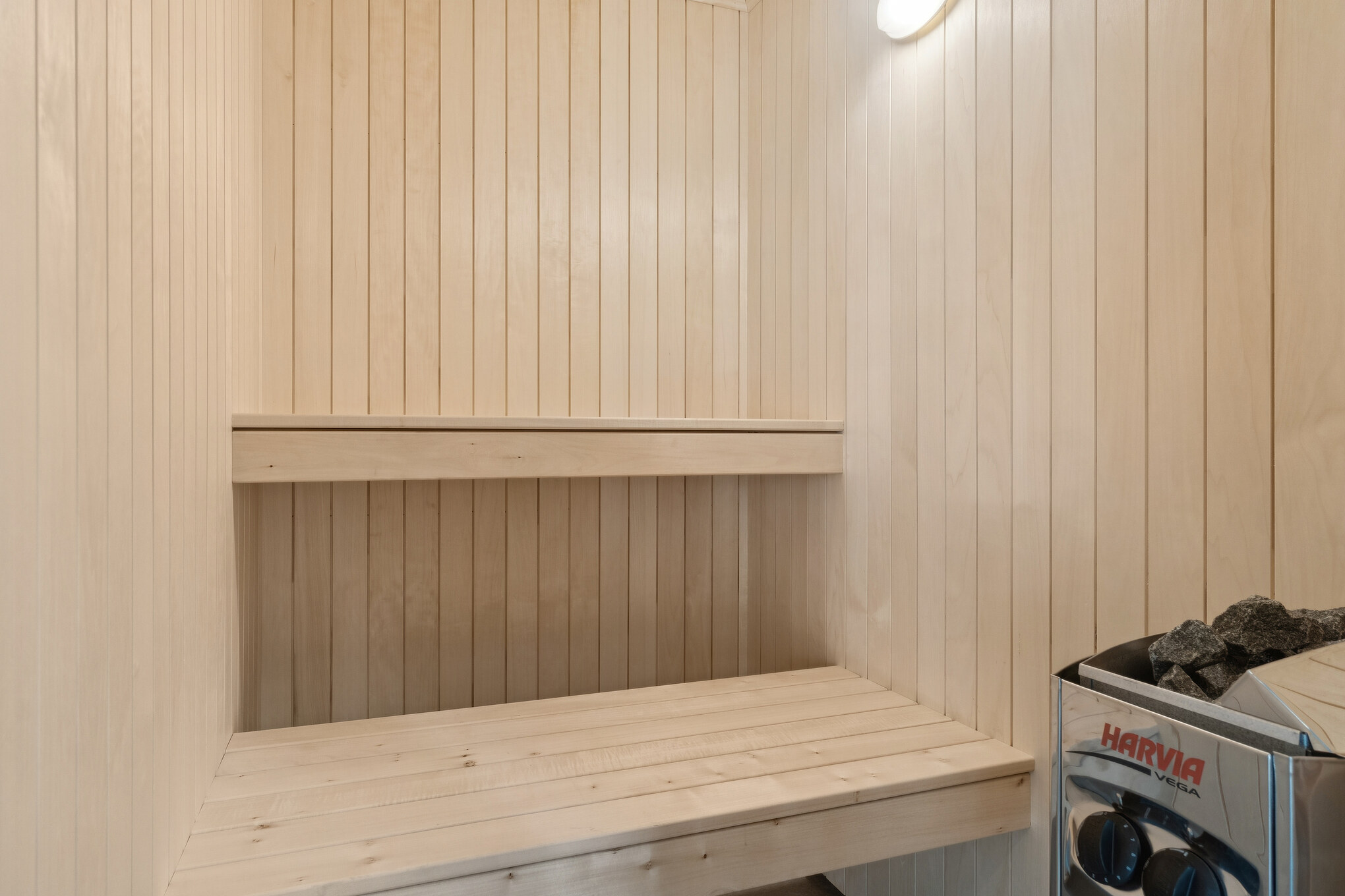 Genießen Sie die heiße Sauna im Luxusferienhaus Nr. 817 für 24 Personen