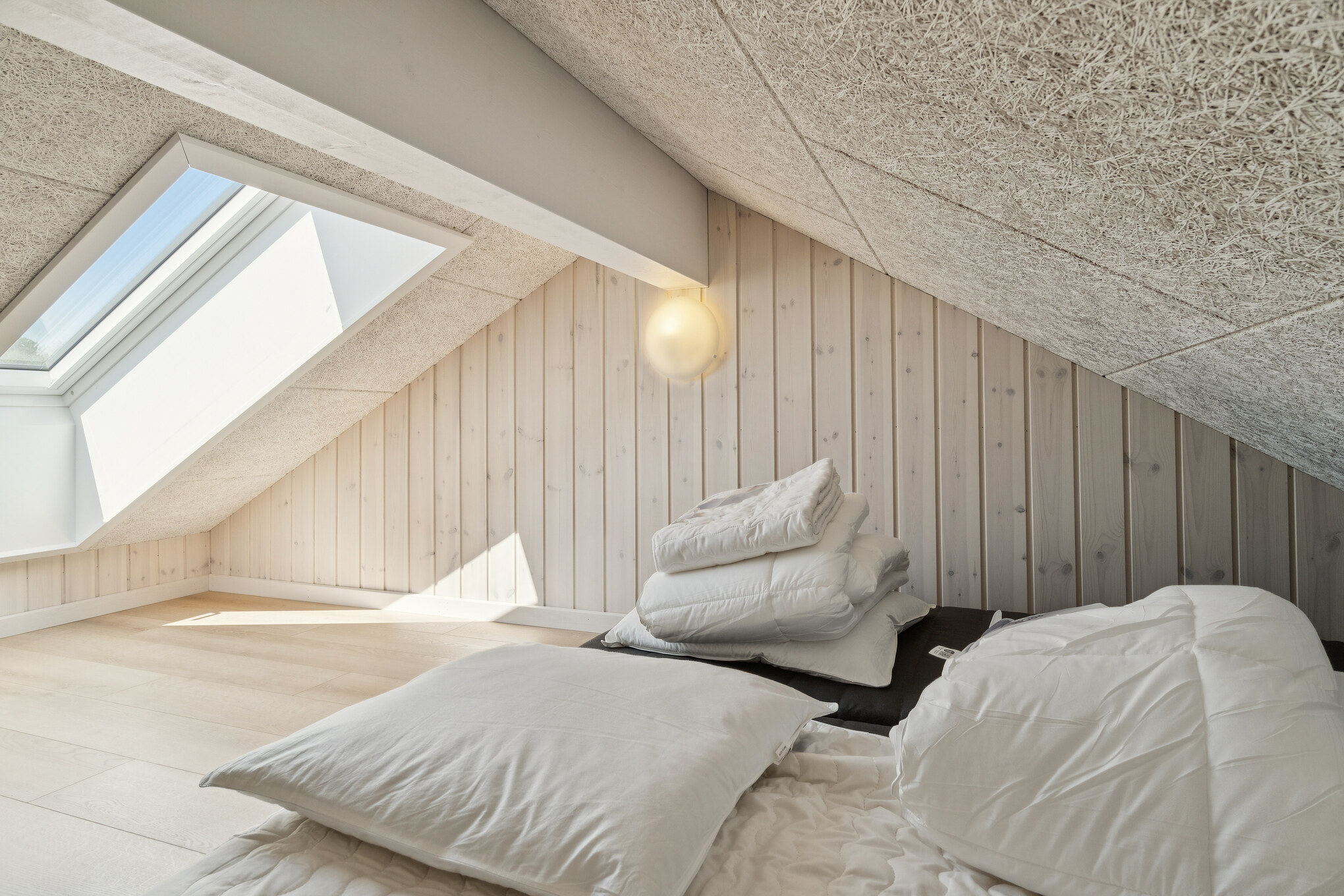 Einige der 24 Schlafgelegenheiten befinden sich im Luxusferienhaus Nr. 817 auf dem ausgebauten Dachboden