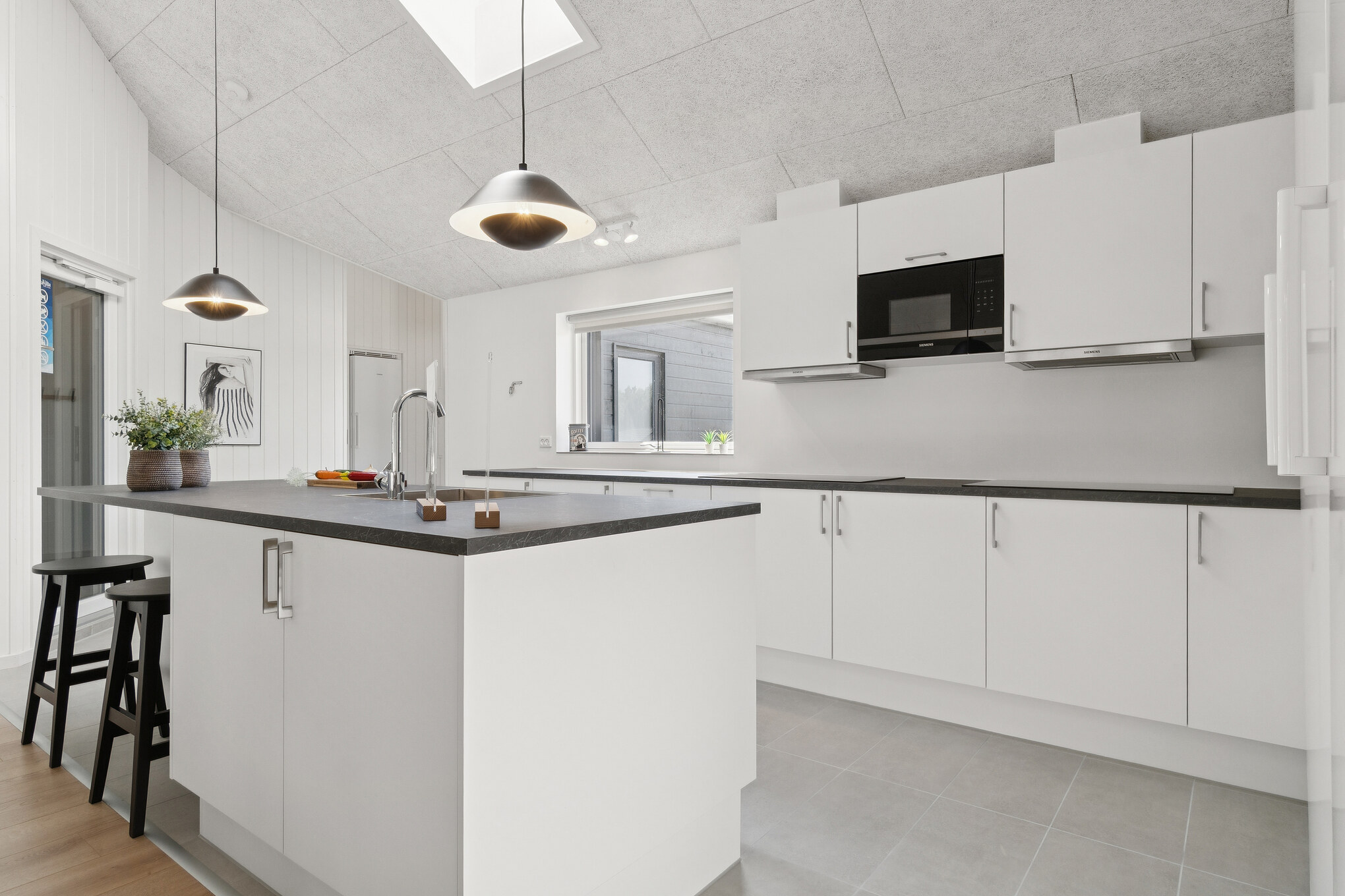 Die Küche in dem Luxusferienhaus Nr. 817 ist so gut ausgestattet, dass man problemlos Mahlzeiten für 24 Personen zubereiten kann.