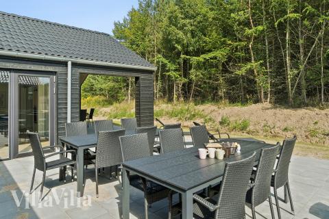 Das Luxusferienhaus Nr. 817 hat eine tolle Terrasse, die mit hochwertigen Gartenmöbeln für 24 Personen ausgestattet ist.