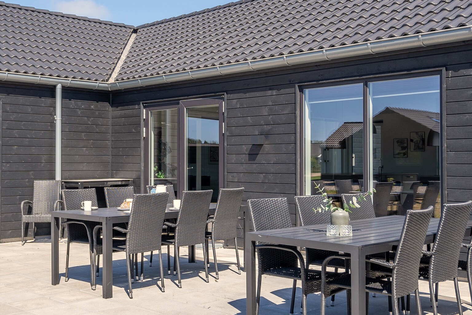 Genießen Sie einen Grillabend auf der Terrasse des Luxusferienhauses Nr. 903 in Nordjütland