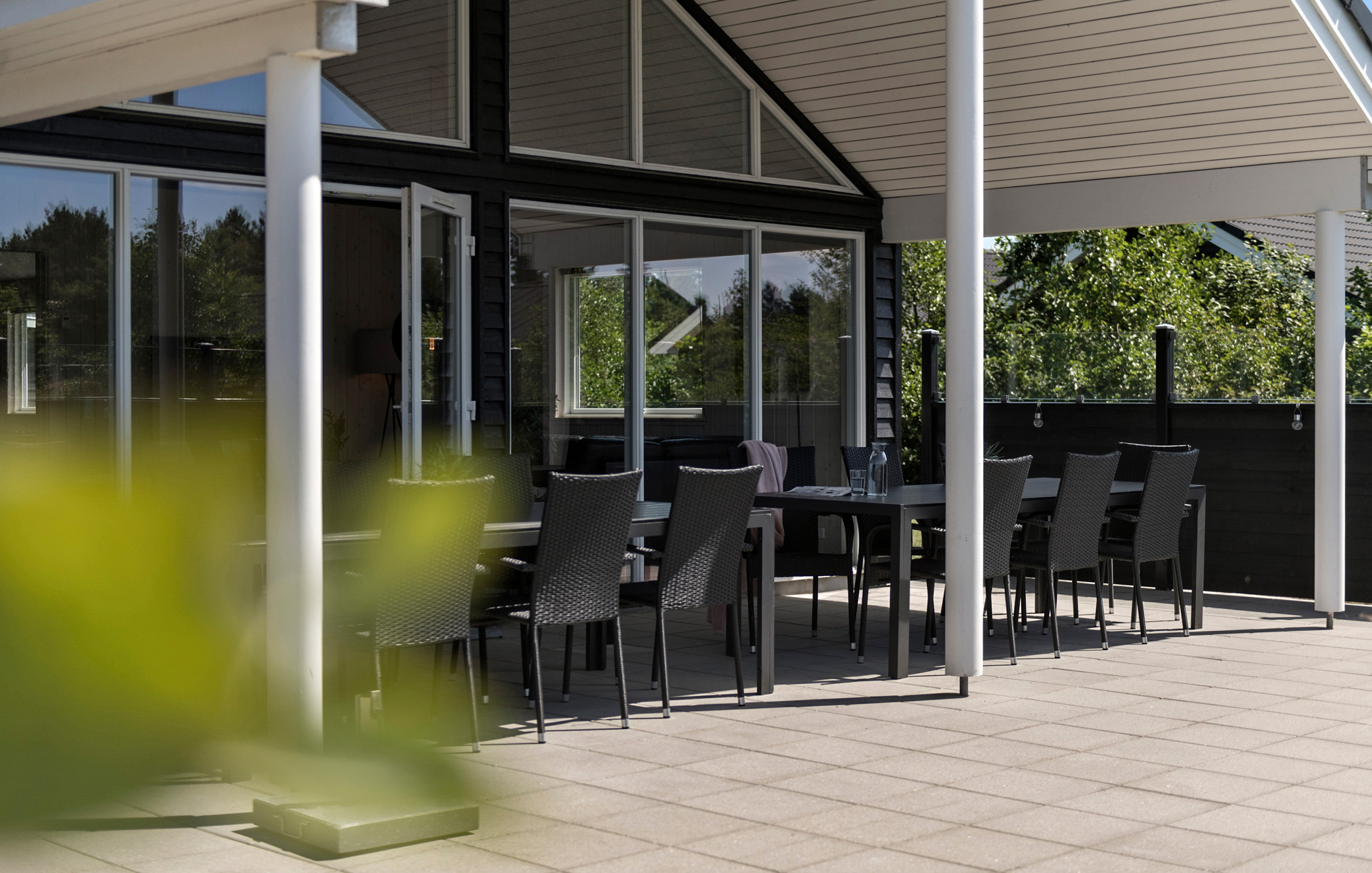 Auf der Terrasse des Ferienhauses Nr. 475 ist Platz für 18 Personen.