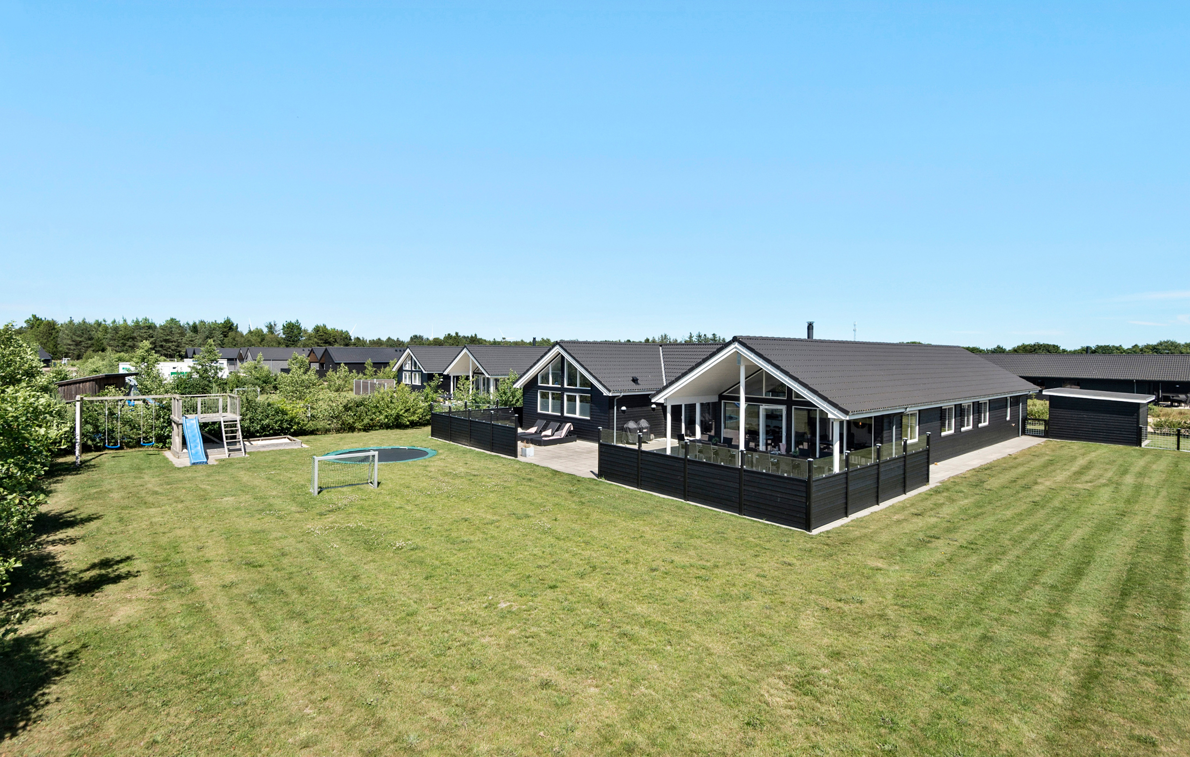 Dieses schöne Poolhaus Nr. 475 mit Platz für 18 Personen liegt in Westjütland