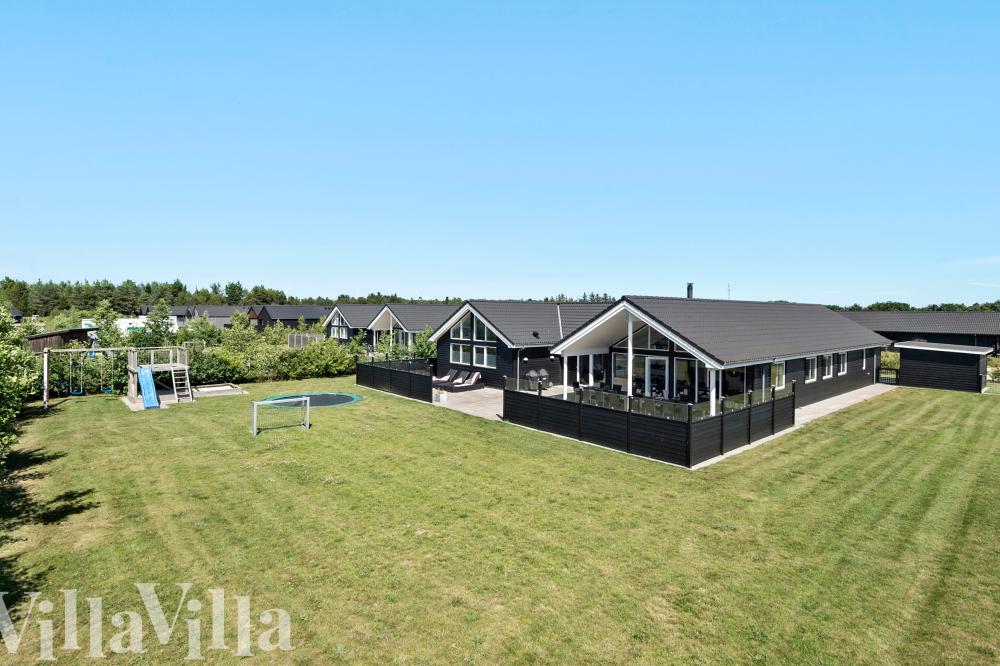 Dieses schöne Poolhaus Nr. 475 mit Platz für 18 Personen liegt in Westjütland