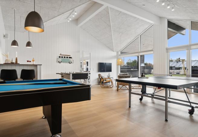 Neben den vielen schönen Stunden, die man im Poolbereich des Hauses verbringen kann, bietet das Luxusferienhaus 902 auch Spielevergnügen bei Billard/Tischtennis und Darts