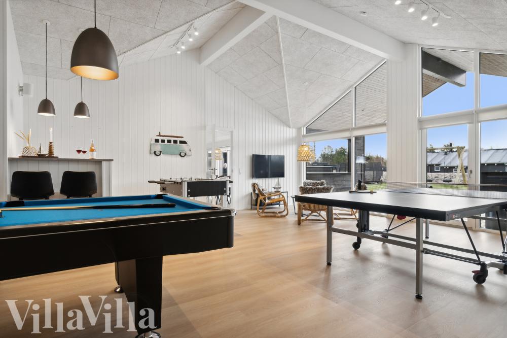 Neben den vielen schönen Stunden, die man im Poolbereich des Hauses verbringen kann, bietet das Luxusferienhaus 902 auch Spielevergnügen bei Billard/Tischtennis und Darts