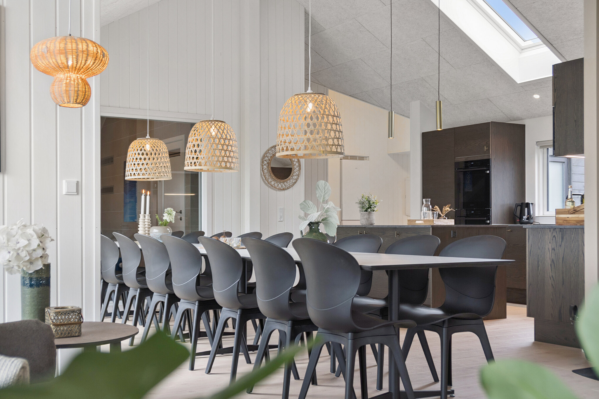 Aufenthaltsraum mit Platz für 18 im Luxusferienhaus Nr. 672.