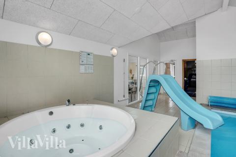 Genießen Sie den warmen Whirlpool im Luxusferienhaus Nr. 281 in Südjütland