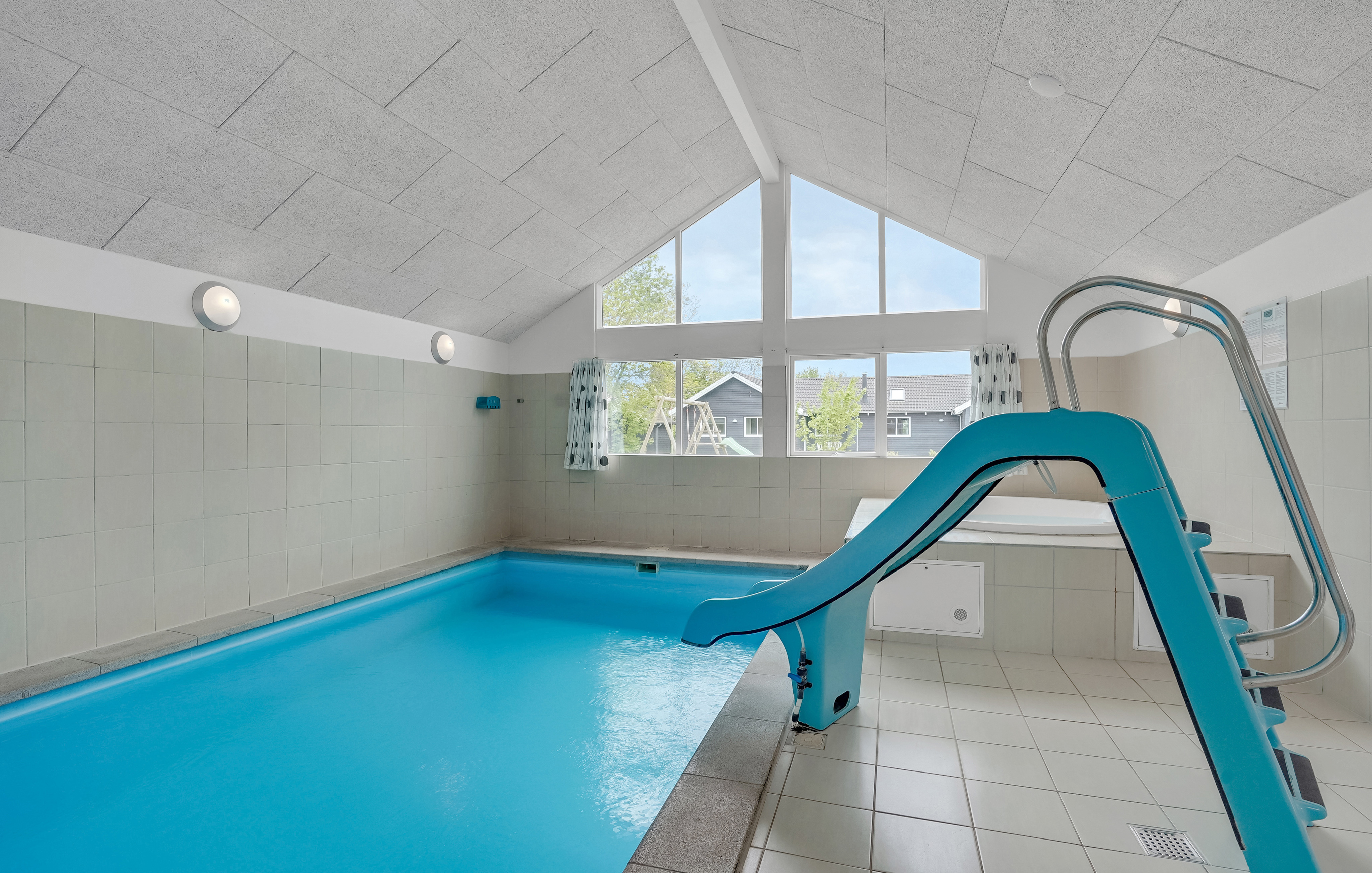 Der schicke Pool im Luxusferienhaus Nr. 281 für 18 Personen