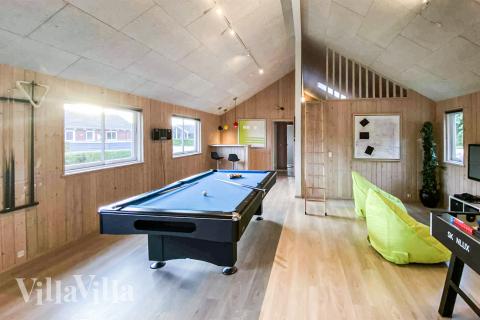 Neben den vielen schönen Stunden, die man im Poolbereich des Hauses verbringen kann, bietet das Luxusferienhaus 281 auch Spielevergnügen bei Billard/Tischtennis und Darts