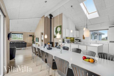 Aufenthaltsraum mit Platz für 18 im Luxusferienhaus Nr. 281.