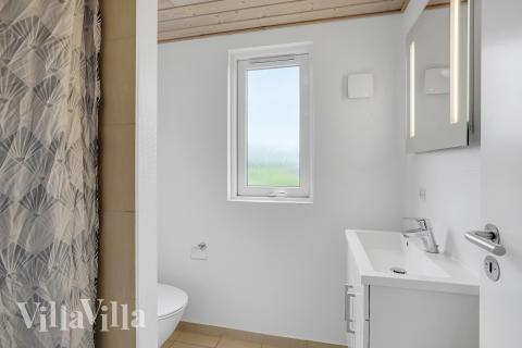 Eines der Badezimmer im Luxusferienhaus Nr. 281