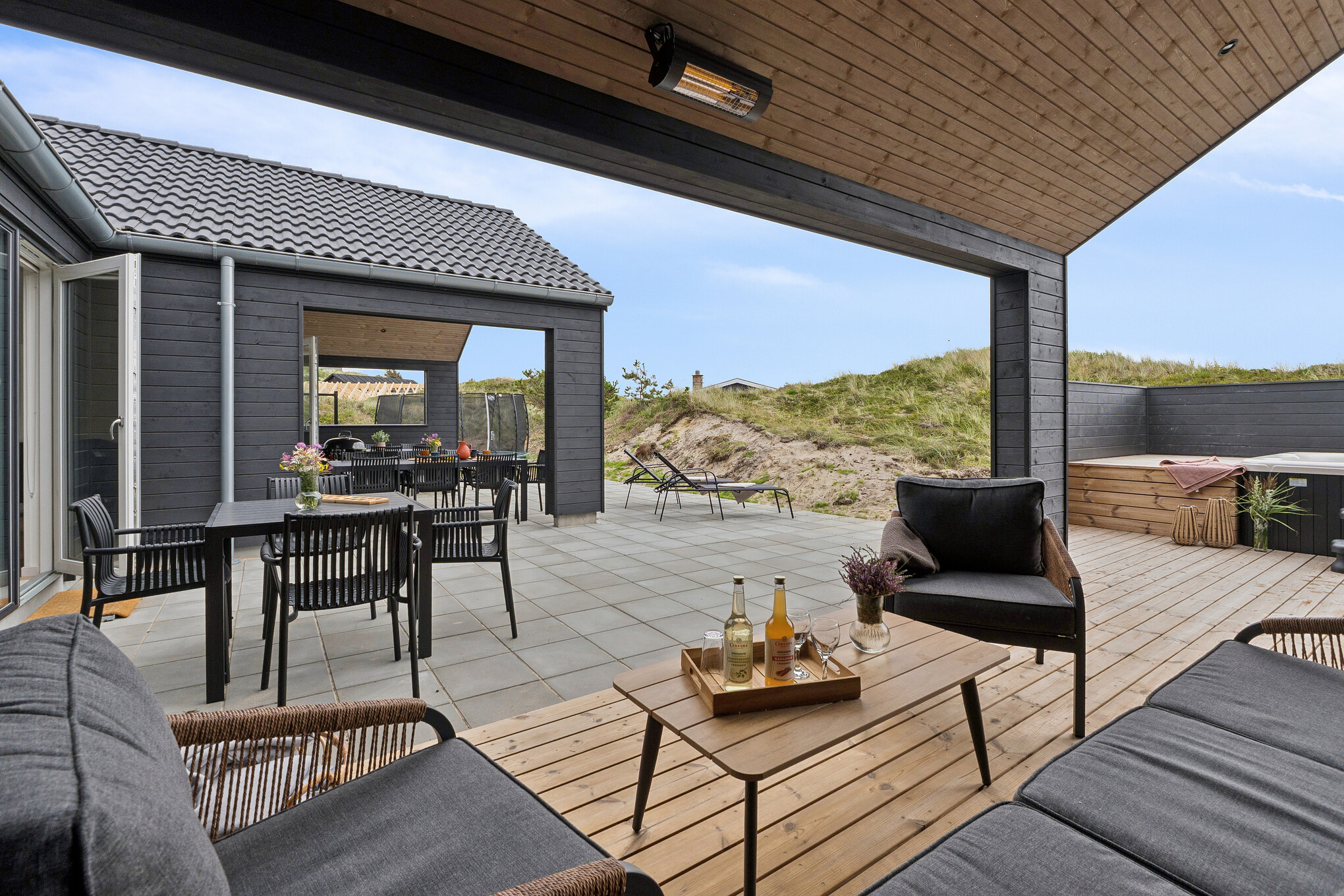 Große Terrasse am Luxusferienhaus Nr. 672 in Westjütland.