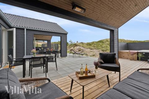 Große Terrasse am Luxusferienhaus Nr. 672 in Westjütland.