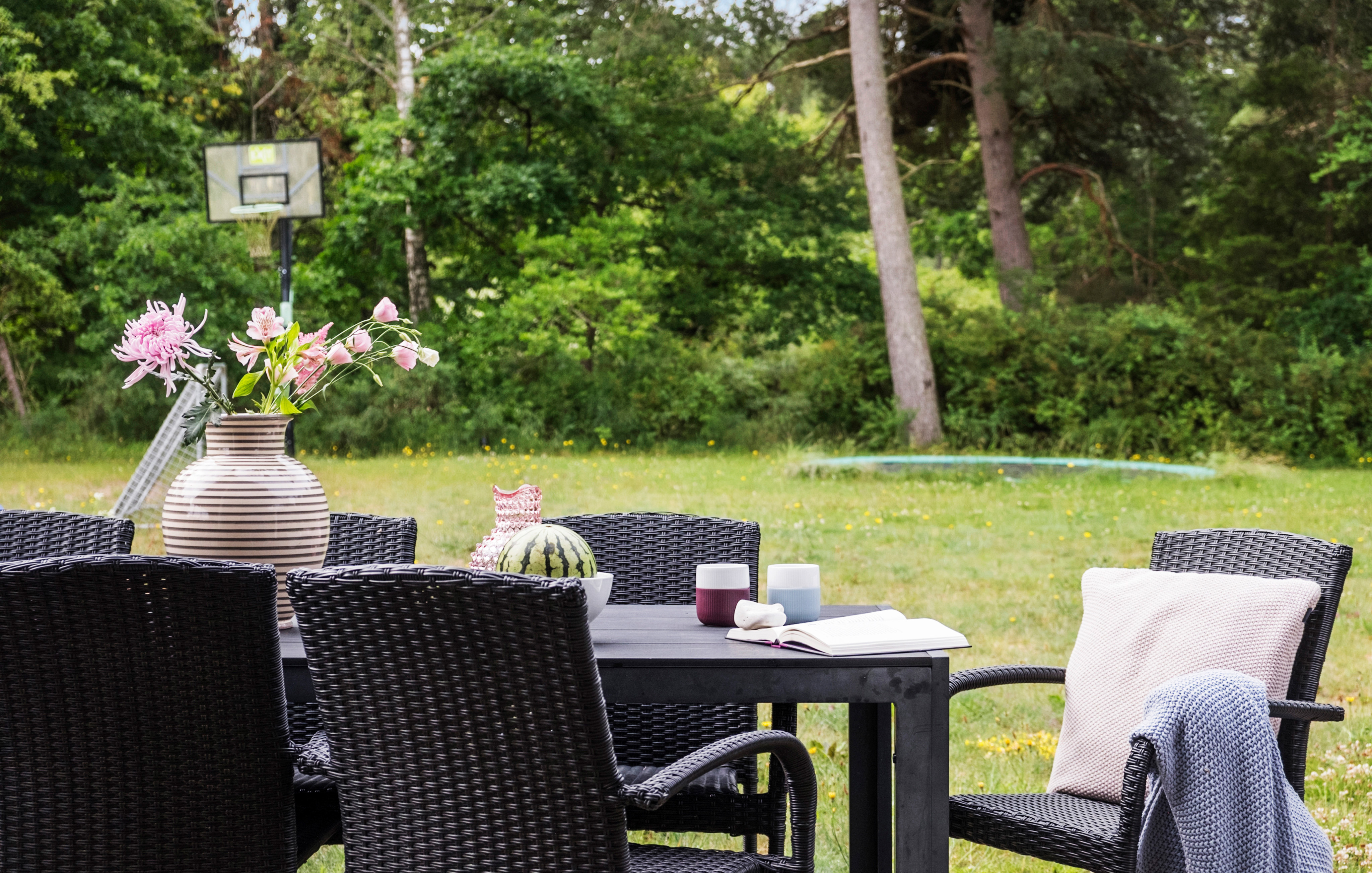 Auf der Terrasse des Ferienhauses Nr. 367 ist Platz für 18 Personen.