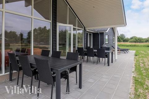 Das Luxusferienhaus Nr. 670 hat eine tolle Terrasse, die mit hochwertigen Gartenmöbeln für 12 Personen ausgestattet ist.