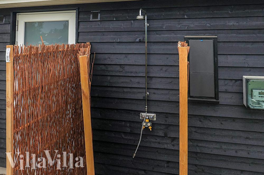 Zu dem attraktiven Ferienhaus Nr. 670 in Lolland/Falster/Mön gehört auch ein tolles Angebot im Außenbereich, z. B. Spieleturm und Schaukeln