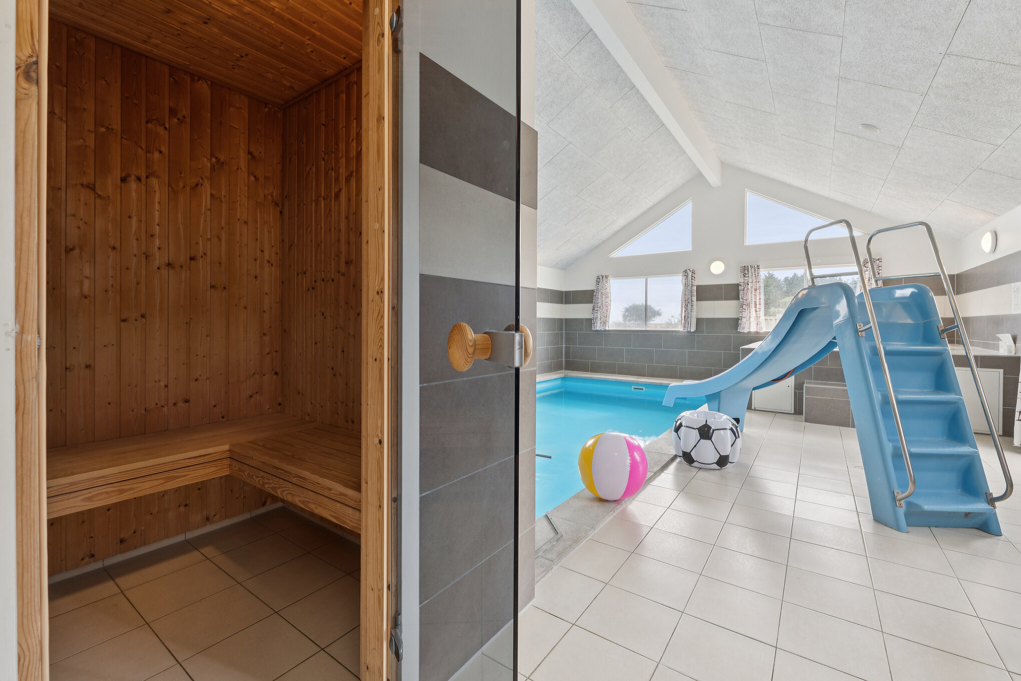 Der schicke Pool im Luxusferienhaus Nr. 404 für 24 Personen