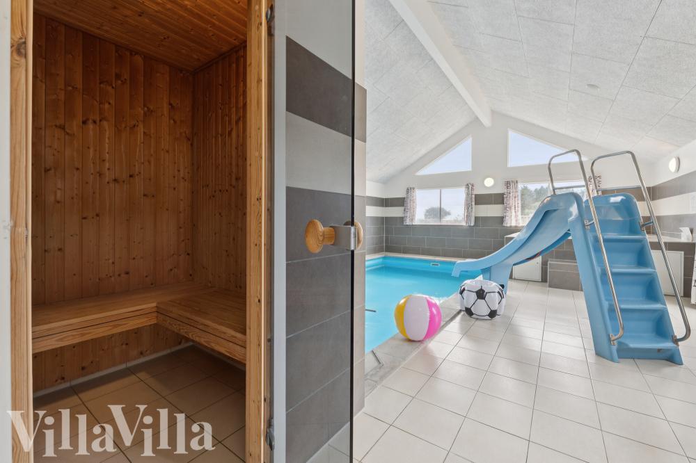 Der schicke Pool im Luxusferienhaus Nr. 404 für 24 Personen