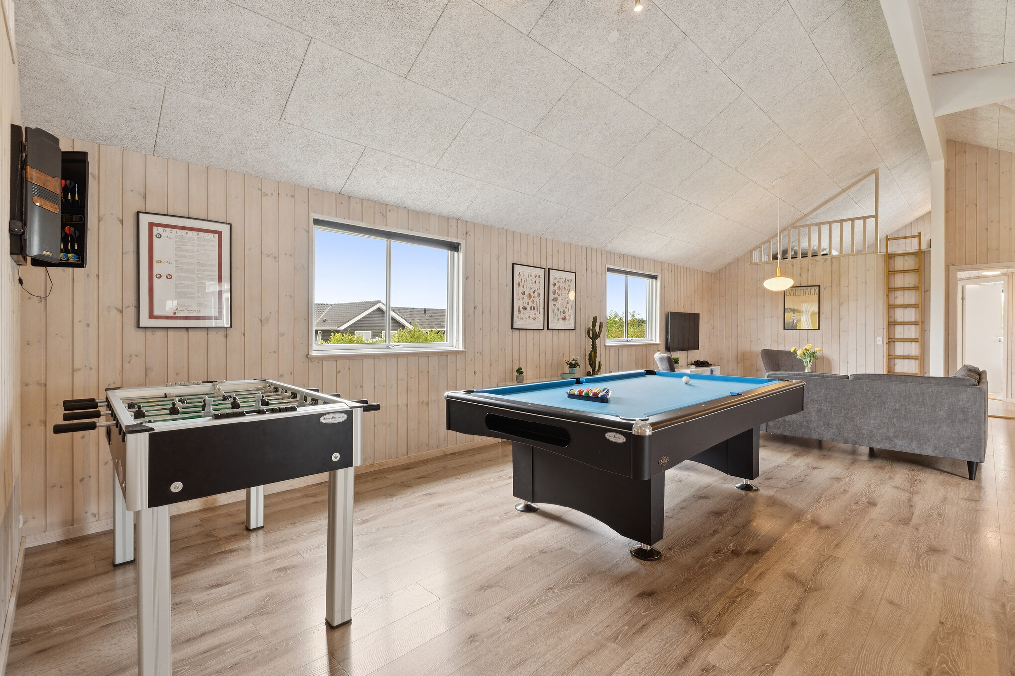 Aktivitätsraum im Luxusferienhaus Nr. 404 mit 9 Schlafzimmern und Platz für 24 Gäste.
