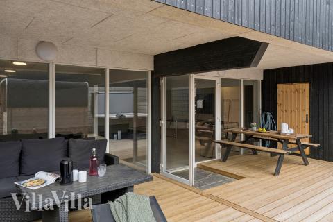 Auf der Terrasse des Ferienhauses Nr. 680 ist Platz für 32 Personen.