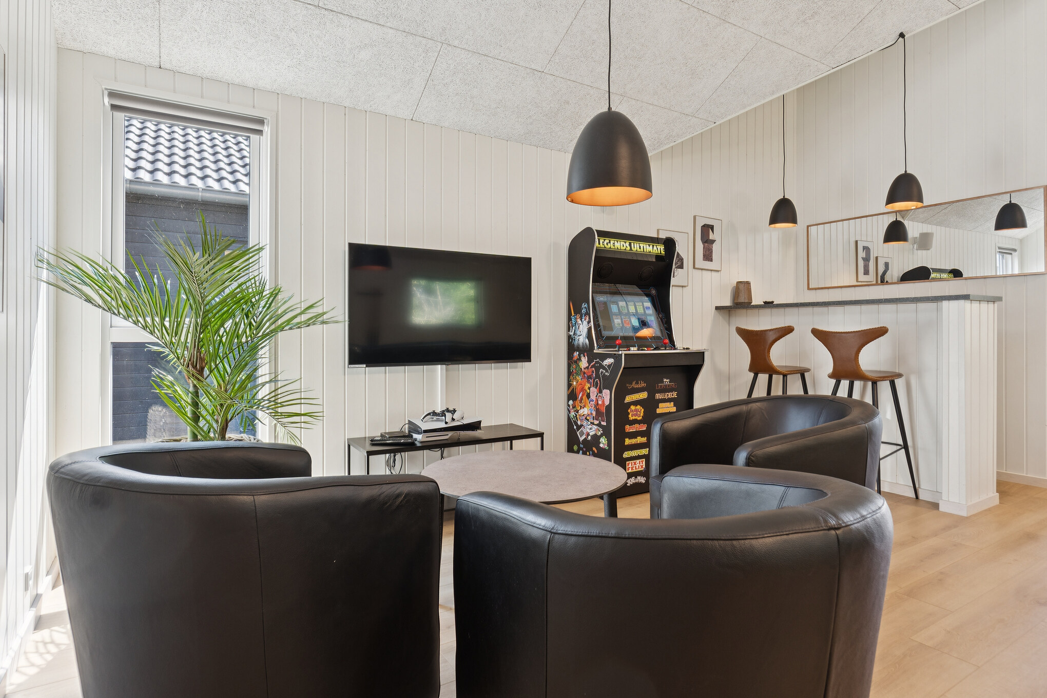 Das Luxusferienhaus 616 für 16 Personen hat einen großen Aktivitätsraum mit u. a. Billard und Darts
