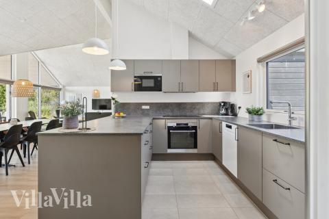 Die Küche in dem Luxusferienhaus Nr. 616 ist so gut ausgestattet, dass man problemlos Mahlzeiten für 16 Personen zubereiten kann.