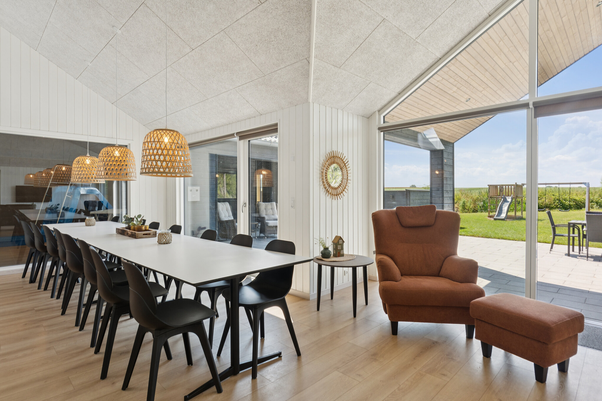 Aufenthaltsraum mit Platz für 16 im Luxusferienhaus Nr. 616.