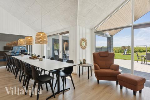 Aufenthaltsraum mit Platz für 16 im Luxusferienhaus Nr. 616.