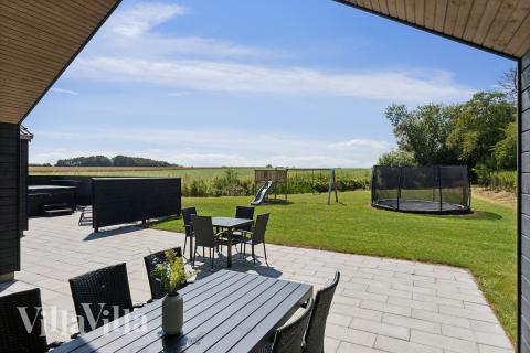 Genießen Sie einen Grillabend auf der Terrasse des Luxusferienhauses Nr. 616 in Fünen und seine Inseln