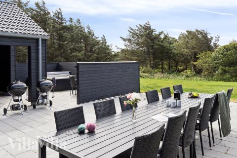 Genießen Sie einen Grillabend auf der Terrasse des Luxusferienhauses Nr. 658 in Nordjütland