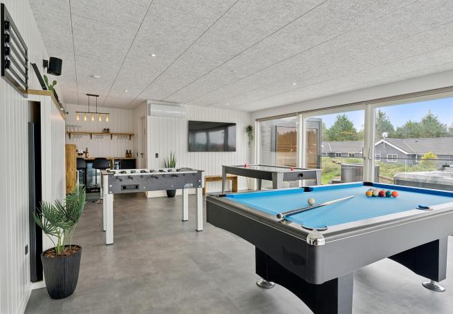 Neben den vielen schönen Stunden, die man im Poolbereich des Hauses verbringen kann, bietet das Luxusferienhaus 686 auch Spielevergnügen bei Billard/Tischtennis und Darts