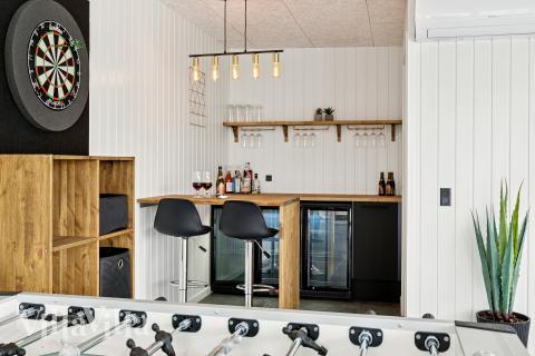 Das Luxusferienhaus 686 für 36 Personen hat einen großen Aktivitätsraum mit u. a. Billard und Darts