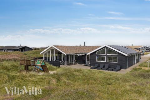 Dieses schöne Poolhaus Nr. 292 mit Platz für 18 Personen liegt in Westjütland