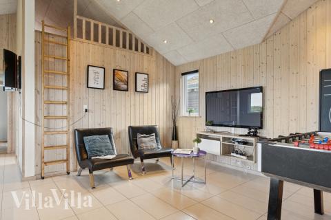 Das Luxusferienhaus 292 für 18 Personen hat einen großen Aktivitätsraum mit u. a. Billard und Darts