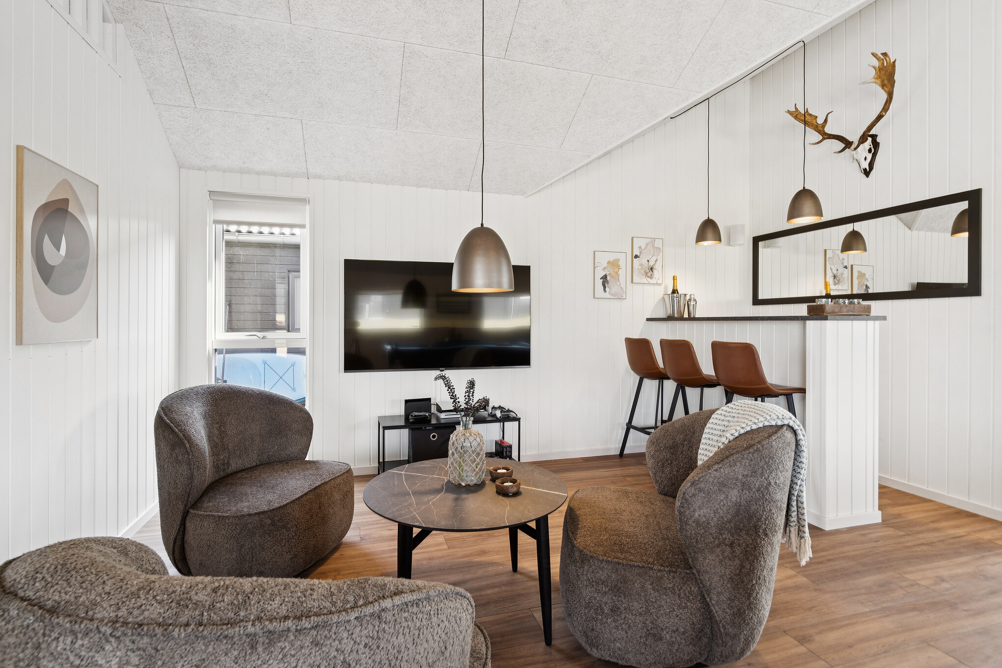 Das Luxusferienhaus 696 für 18 Personen hat einen großen Aktivitätsraum mit u. a. Billard und Darts