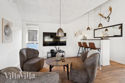 Das Luxusferienhaus 696 für 18 Personen hat einen großen Aktivitätsraum mit u. a. Billard und Darts