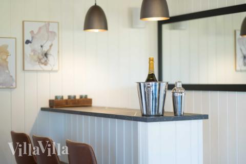 Das Ferienhaus 696 ist mit eigener Bar ausgestattet