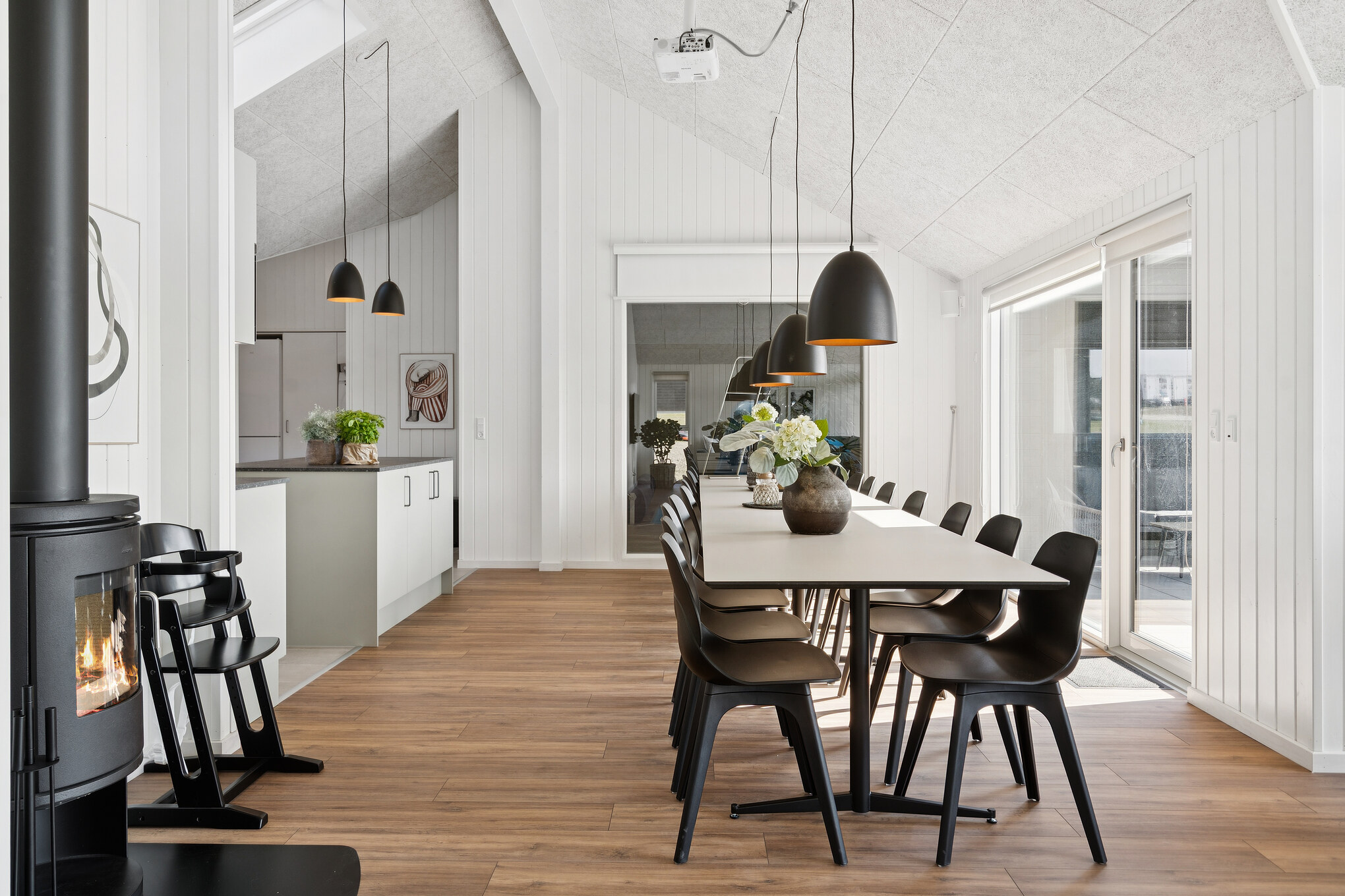 Aufenthaltsraum mit Platz für 18 im Luxusferienhaus Nr. 696.