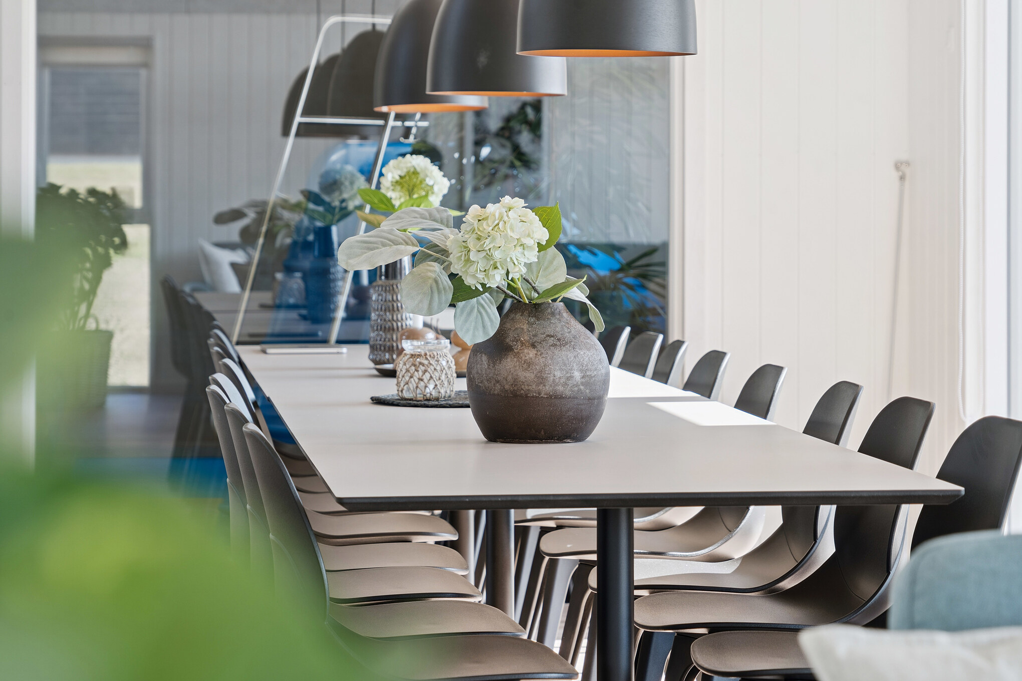 Der Aufenthaltsraum bietet Platz für 18 Personen, wenn ihr das Ferienhaus 696 in Fünen und seine Inseln besucht.