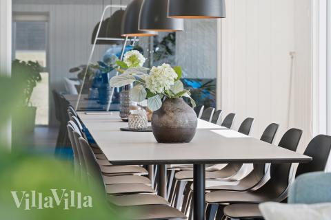 Der Aufenthaltsraum bietet Platz für 18 Personen, wenn ihr das Ferienhaus 696 in Fünen und seine Inseln besucht.