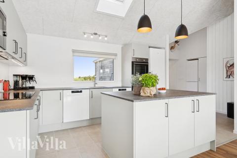 Die Küche in dem Luxusferienhaus Nr. 696 ist so gut ausgestattet, dass man problemlos Mahlzeiten für 18 Personen zubereiten kann.