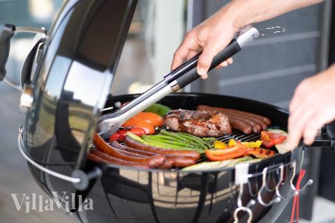 Genießen Sie einen Grillabend auf der Terrasse des Luxusferienhauses Nr. 696 in Fünen und seine Inseln